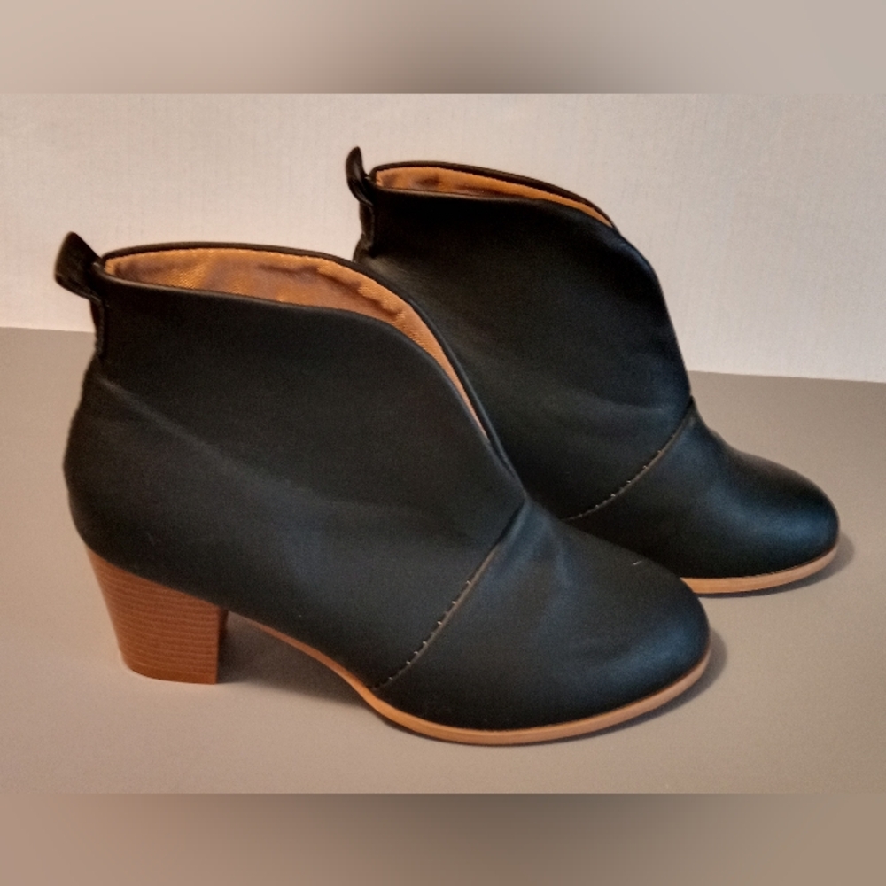 Slip On Ankle Boots Women's Size 7/38 Preppy Resort Western